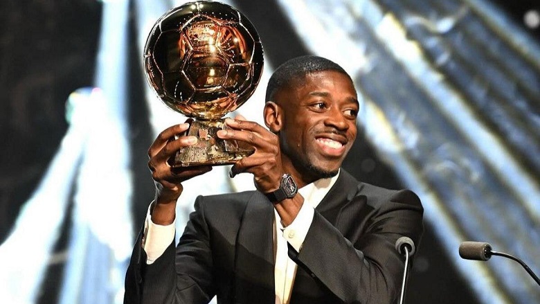 Drei Spieler tragen das Erbe des Fußballs über Jahrzehnte hinweg fort Drei Spieler tragen das Erbe des Fußballs über Jahrzehnte hinweg fort